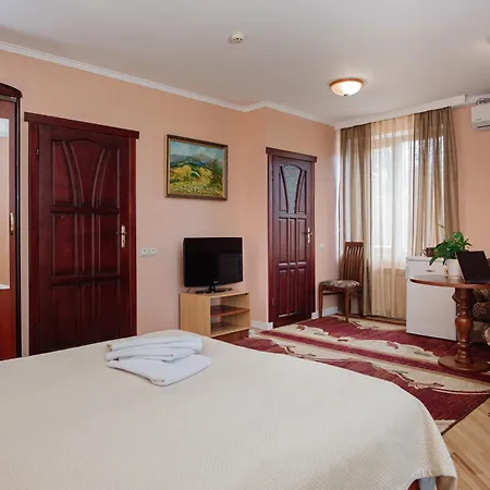 Club Ph Hotel Truskavets