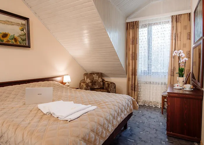 Club Ph Отель Трускавец